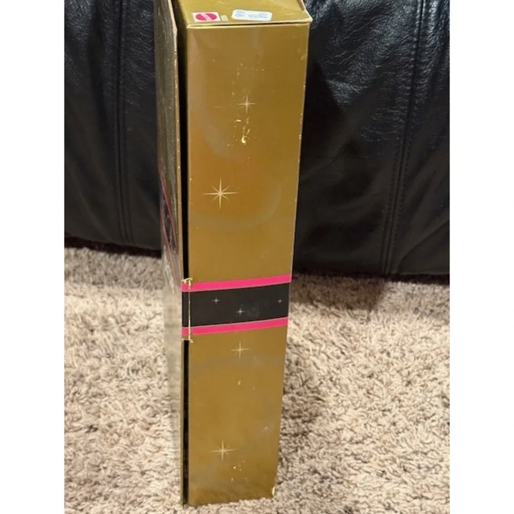Avon Exclusive Winter Rhapsody Barbie Special‎ Edition Blonde